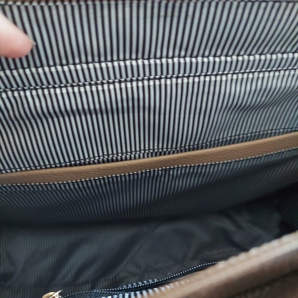 Designer inspired tan and gold buckle handbag - Picture 7 of 12